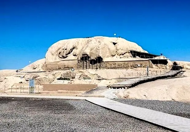 کشف خانه‌های مادها و کارگاه‌های صنعتی ۵۵۰۰ ساله در تپه سیلک کاشان
