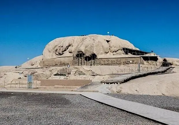 کشف خانه‌های مادها و کارگاه‌های صنعتی ۵۵۰۰ ساله در تپه سیلک کاشان
