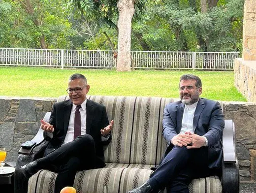 رونمایی از ترجمه اسپانیولی کتاب خاطرات رهبری در ونزوئلا
