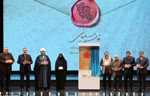 پرواز همای برای «حاج قاسم» خواند/ رونمایی از آلبوم «سربازنامه»
