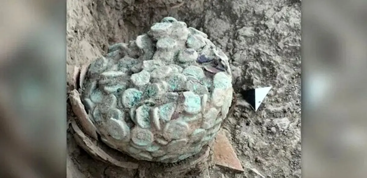 کشف سکه‌های سبزشده در «تپه مردگان»‌
