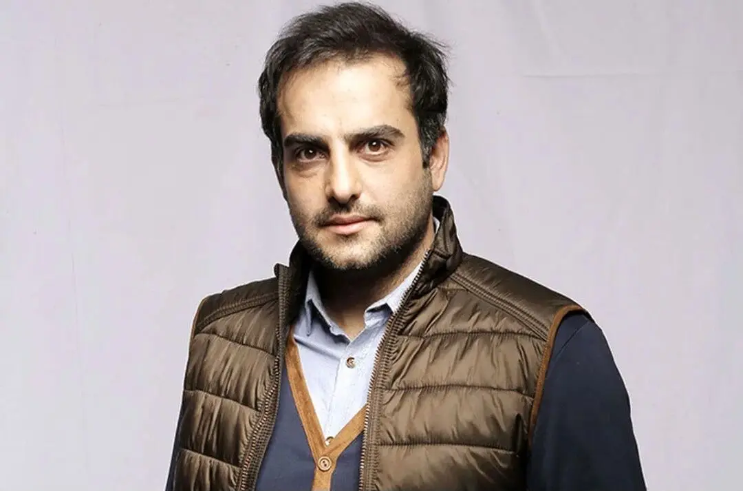 حامد کمیلی با استایل پاییزی و دل‌نوشته مرموز