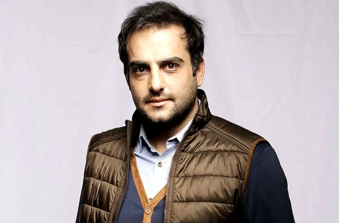 حامد کمیلی با استایل پاییزی و دل‌نوشته مرموز