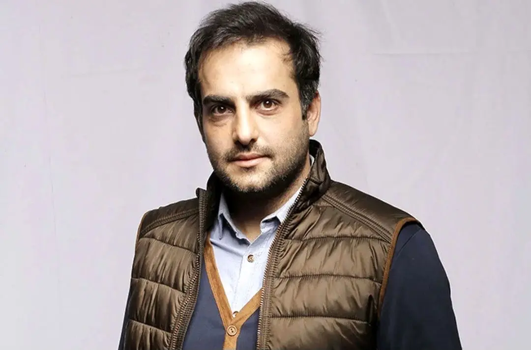 حامد کمیلی با استایل پاییزی و دل‌نوشته مرموز