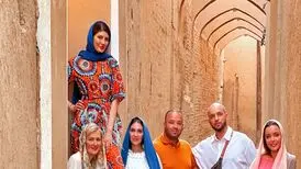 زن روس که 300 سلبریتی را به ایران آورد/ توریست‌ها هم عاشق حجاب می‌شوند+عکس
