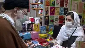 مصاحبه با دختری که با پوشش متفاوت از رهبر انقلاب در غرفه‌اش استقبال کرد/ هیچ گونه صحبتی درباره پوشش و حجاب من نشد/ ویدئو
