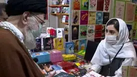 مصاحبه با دختری که با پوشش متفاوت از رهبر انقلاب در غرفه‌اش استقبال کرد/ هیچ گونه صحبتی درباره پوشش و حجاب من نشد/ ویدئو
