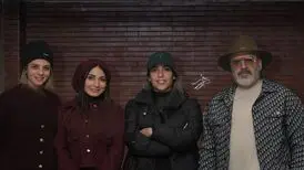 نگاهی به تیپ و استایل بازیگران ایرانی در پشت صحنه نمایش «باران اسیدی»