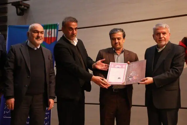 سند مالکیت کاخ «آپادانا» اهدا شد 
