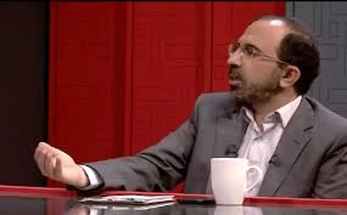 نقد تند کارشناس برنامه تلویزیون روی آنتن زنده از شیوه برخورد با بی‌حجابان