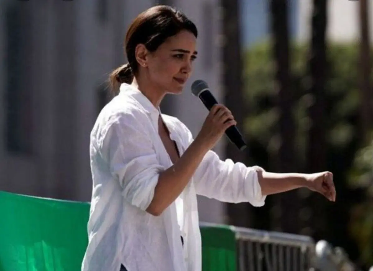 نازنین بنیادی کیست؟ / واکنش‌ها به شهرت ناگهانی یک بازیگر ایرانی-بریتانیایی، پس از اعتراضات خیابانی / دوباره پای کلیسای ساینتولوژی در میان است؟
